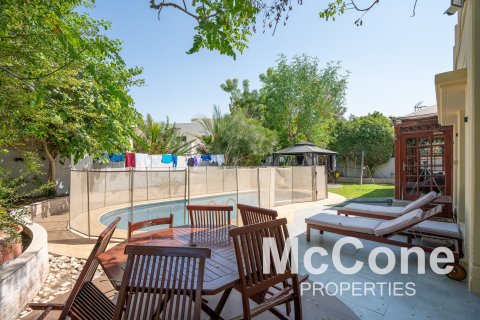 Villa de 5 chambres à Meadows 1, UAE No. 74331 31