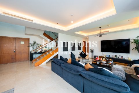 Apartment de 4 dormitorios en The Hills A, UAE No. 137594 17
