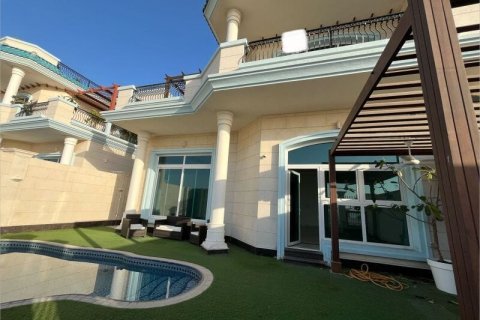 5 bedrooms Villa in Umm Suqeim, UAE No. 144972