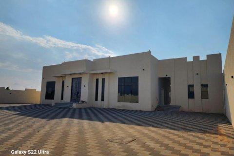 Villa de 4 dormitorios  No. 123846 2