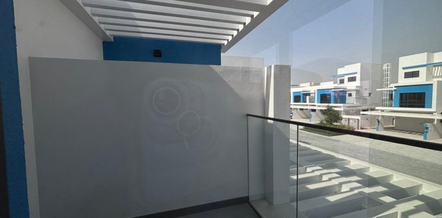 Вилла с 4 спальнями в Дубай, ОАЭ №141231