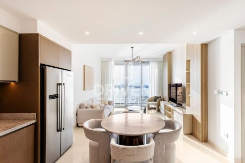 Квартира с 2 спальнями в EMAAR Beachfront, ОАЭ №192349 4
