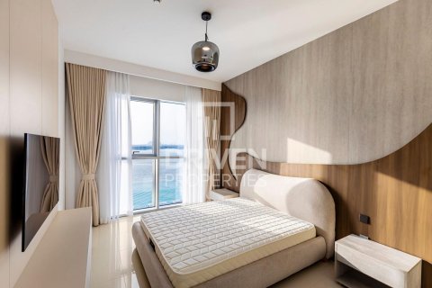 Квартира с 2 спальнями в EMAAR Beachfront, ОАЭ №192349 7