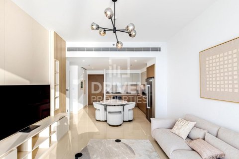 Квартира с 2 спальнями в EMAAR Beachfront, ОАЭ №192349 3