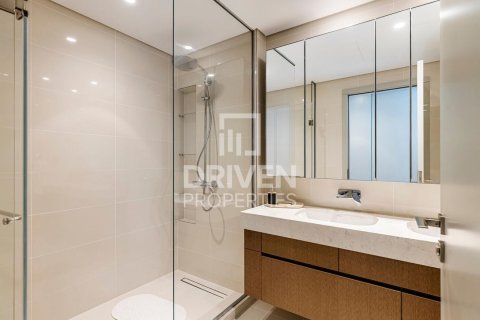 Квартира с 2 спальнями в EMAAR Beachfront, ОАЭ №192349 10