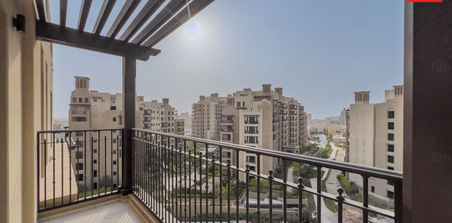 Apartment de 4 dormitorios en Umm Suqeim, UAE No. 208494