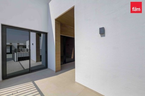 4 bedrooms Villa in Dubai, UAE No. 163286 10