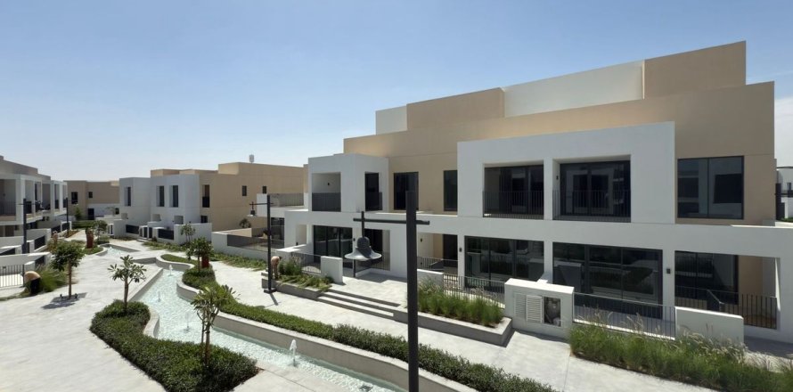 4 bedrooms Villa in Dubai, UAE No. 163286