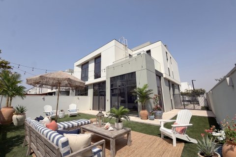 Townhouse de 4 dormitorios en Dubai, UAE No. 210458