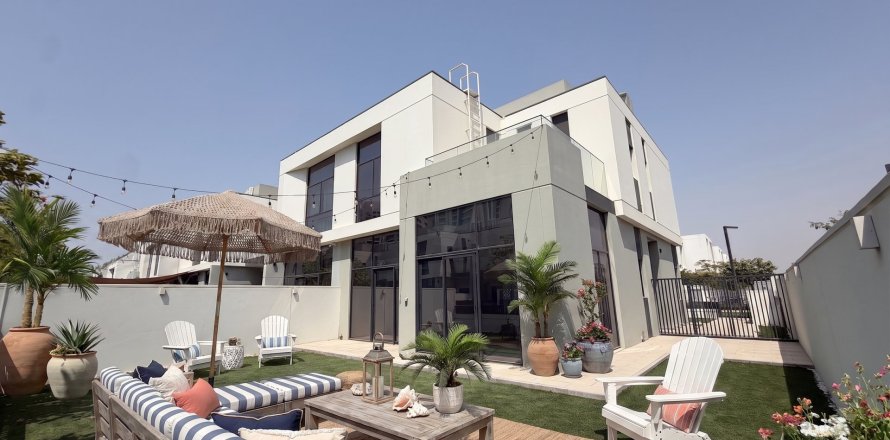 Townhouse de 4 dormitorios en Dubai, UAE No. 210458
