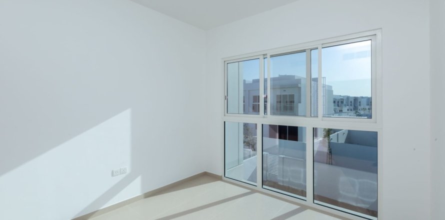 Квартира с 3 спальнями в Arabella Townhouses, ОАЭ №166977