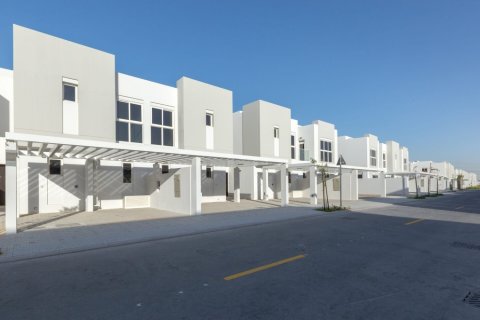 Квартира с 3 спальнями в Arabella Townhouses, ОАЭ №166977 10