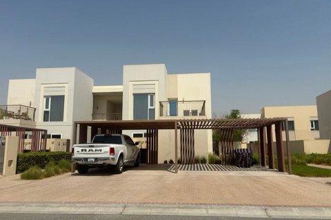 Квартира с 2 спальнями в EMAAR South, ОАЭ №166978 3