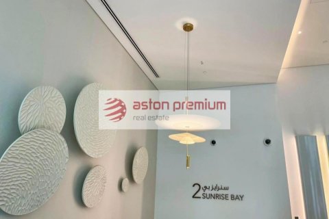 Apartment de 2 dormitorios en EMAAR Beachfront, UAE No. 143855 12