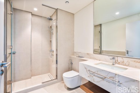 Квартира с 2 спальнями в EMAAR Beachfront, ОАЭ №194597 4