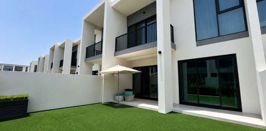 3 bedrooms Townhouse in Dubai, UAE No. 183457