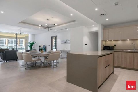 Apartment de 3 dormitorios en Dubai, UAE No. 140360