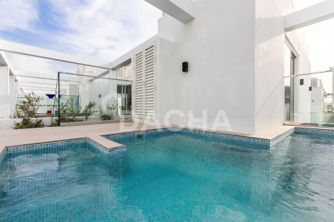 Вилла с 4 спальнями в Аль-Барари, ОАЭ №155606 3