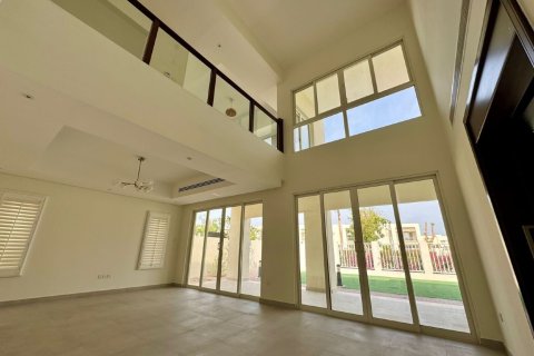 4 bedrooms Villa in Ras Al Khaimah, UAE No. 183707 5