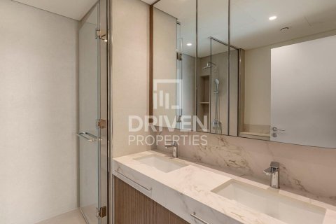 Квартира с 2 спальнями в EMAAR Beachfront, ОАЭ №193775 11