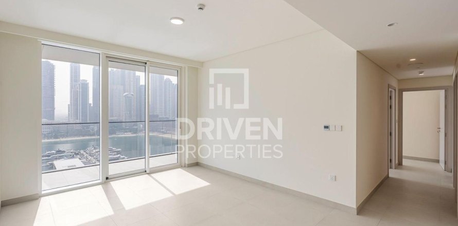 Квартира с 2 спальнями в EMAAR Beachfront, ОАЭ №193775