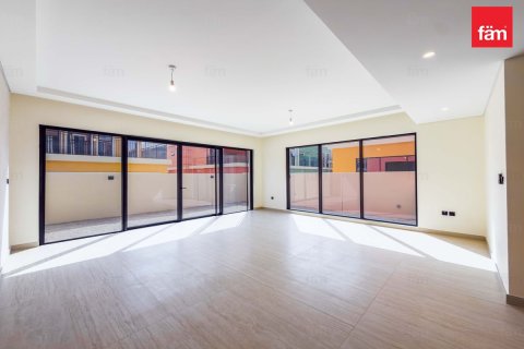 5 bedrooms Townhouse in Dubai, UAE No. 199479
