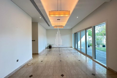 Villa de 5 dormitorios en The Marina, UAE No. 37690 2