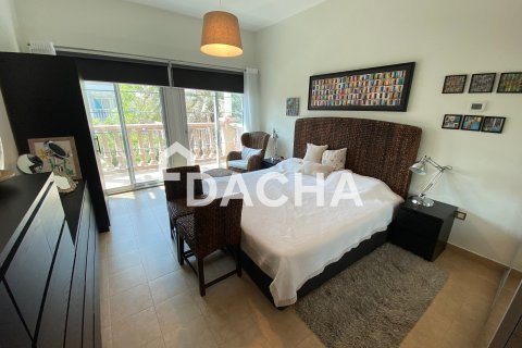 Вилла с 3 спальнями в Jumeirah Village Triangle, ОАЭ №155738 4
