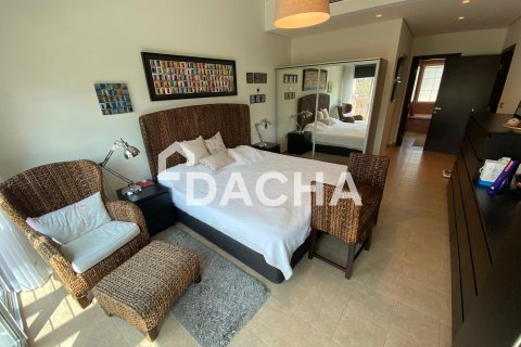 Вилла с 3 спальнями в Jumeirah Village Triangle, ОАЭ №155738 3