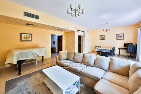 Villa de 2 chambres à Abu Dhabi, UAE No. 150108