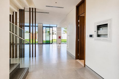 4 bedrooms Villa in Abu Dhabi, UAE No. 199202 6