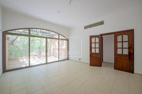 5 bedrooms Villa in Abu Dhabi, UAE No. 199198