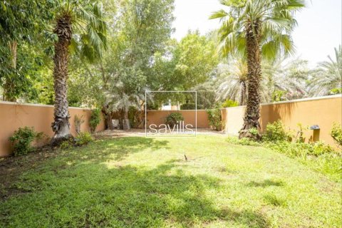 5 bedrooms Villa in Abu Dhabi, UAE No. 199198 15