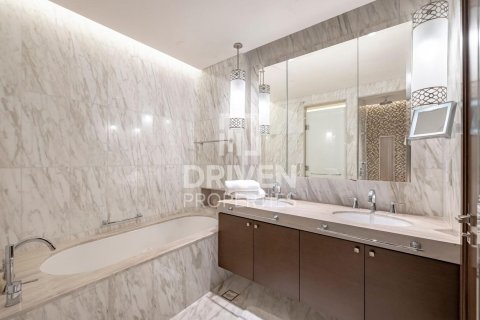 Квартира с 4 спальнями в The Address Residence Fountain Views, ОАЭ №85580 16