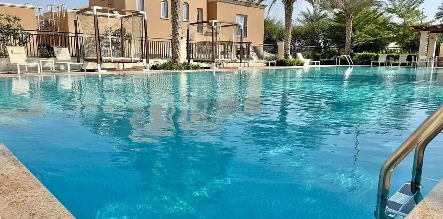 2 bedrooms Townhouse in Dubai, UAE No. 198658