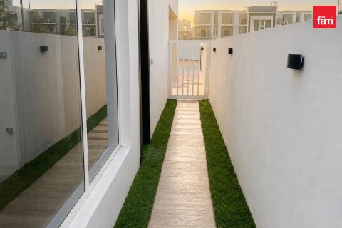 Villa de 4 dormitorios en Dubai, UAE No. 198660 8