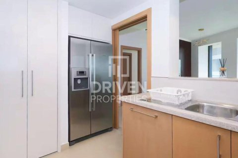 2 bedrooms Apartment in Burj Vista, UAE No. 193352 12