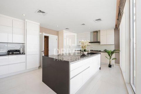 4 bedrooms Apartment in The Crescent, UAE No. 200773 7