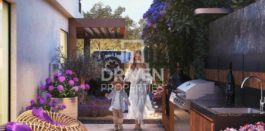 4 bedrooms Townhouse in Dubai, UAE No. 201438