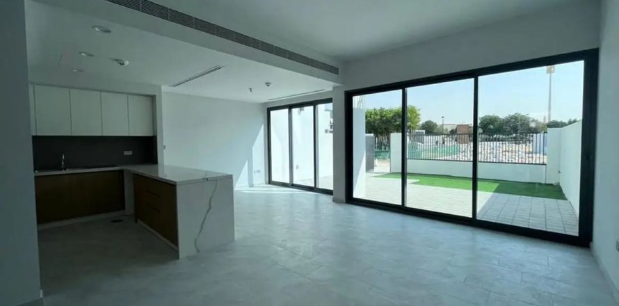 3 bedrooms Villa in Dubai, UAE No. 199331