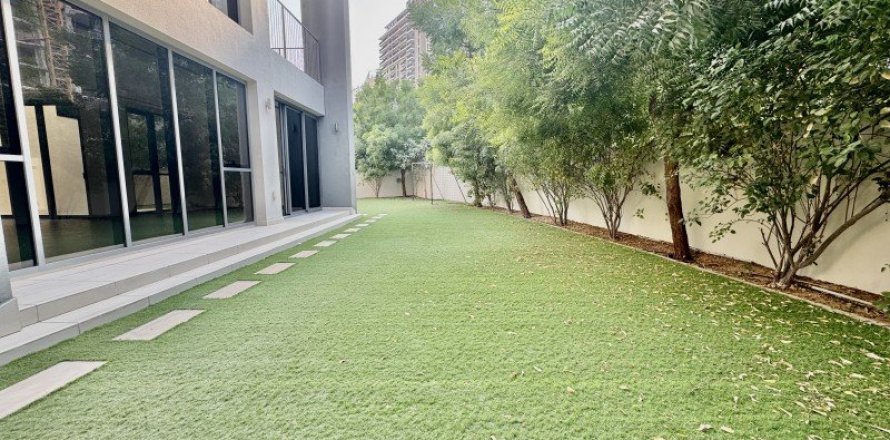 4 bedrooms Villa  No. 131559