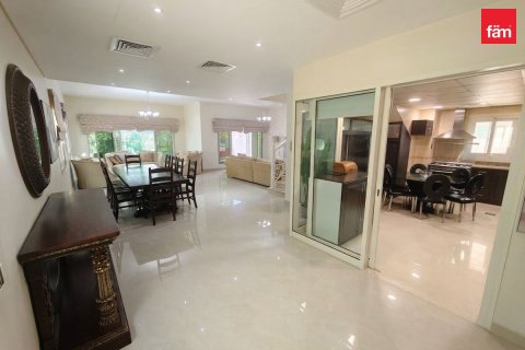 4 bedrooms Villa in Dubai, UAE No. 199446 13