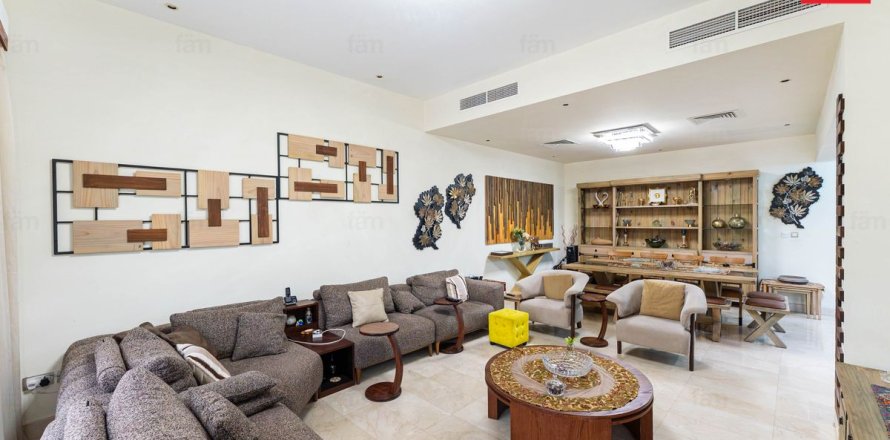 4 bedrooms Townhouse in Dubai, UAE No. 199445