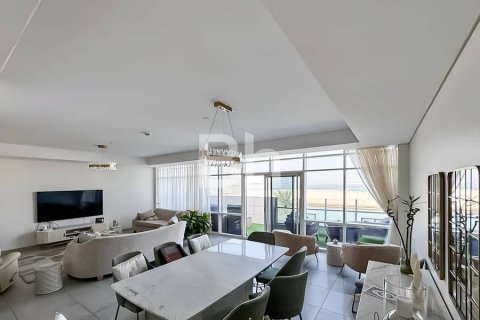 Квартира с 3 спальнями  №112990 2