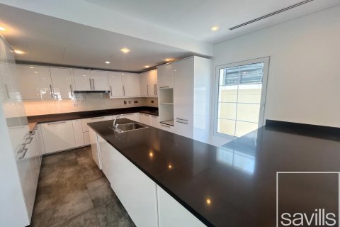 Вилла с 4 спальнями в Jumeirah Village Triangle, ОАЭ №209116 6