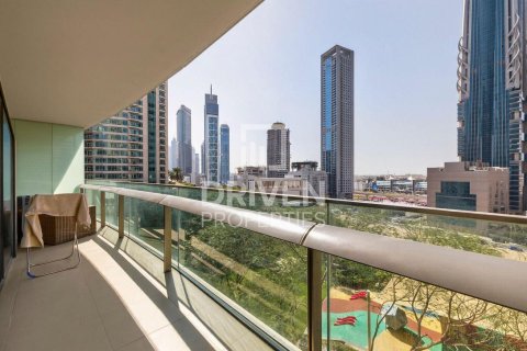 Квартира с 2 спальнями в Burj Vista, ОАЭ №193041 3