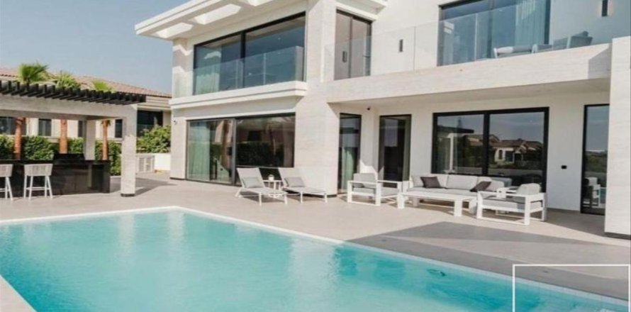 Villa de 5 dormitorios  No. 123621