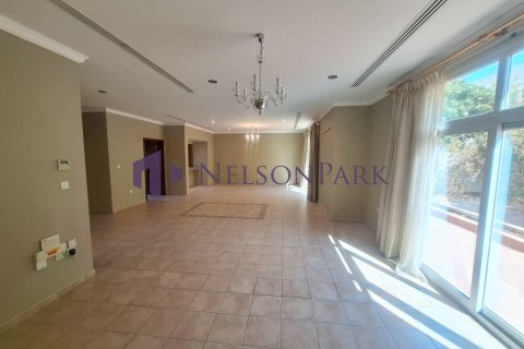 3 bedrooms Villa in Doha, Qatar No. 58175 3