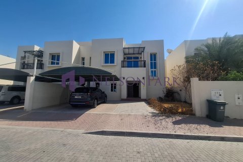 3 bedrooms Villa in Doha, Qatar No. 58175 1