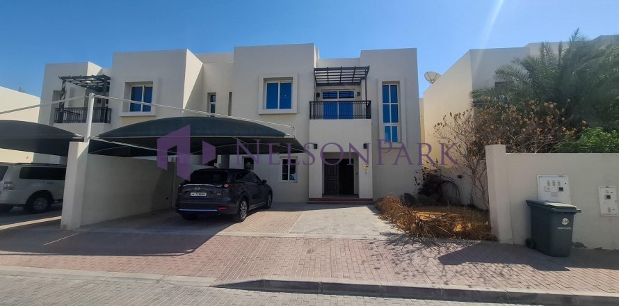 3 bedrooms Villa in Doha, Qatar No. 58175